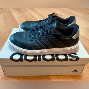 Adidas Courtblock Sneakers size 7.5